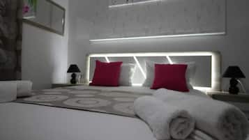 Basic Double Room, Multiple Beds, Non Smoking, Private Bathroom | Soundproofing, iron/ironing board, free WiFi, bed sheets