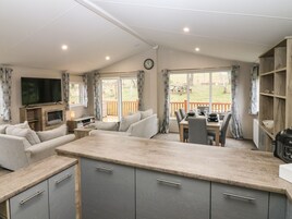 Lavavajillas, tetera/pava eléctrica, tostadora, utensilios de cocina