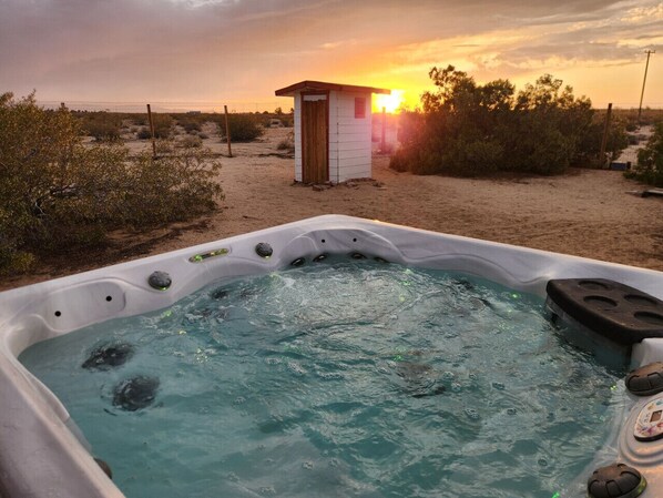Outdoor spa tub