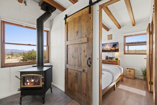 Joshua Tree | Hot Tub | Stargazing | Firepit