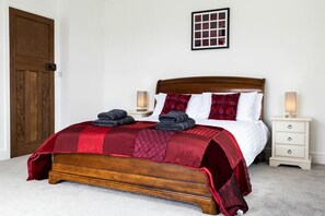 7 bedrooms, iron/ironing board, free WiFi, bed sheets - Bryniago, Clynderwen (Login)
