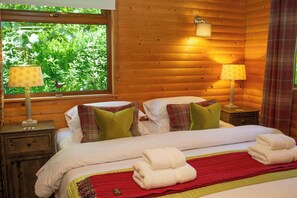 1 bedroom, free WiFi, bed sheets - Fiddlers Green Log Cabin, Tenby (Saint Florence)