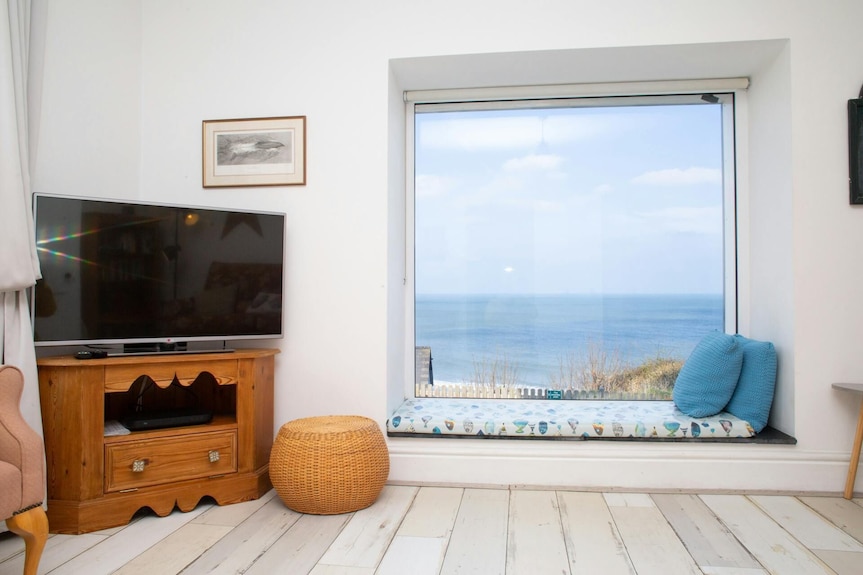 Brigydon, Tresaith - Two Bedroom Cottage, Sleeps 5 - Pembrokeshire