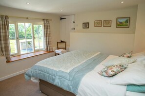 4 bedrooms, free WiFi, bed sheets