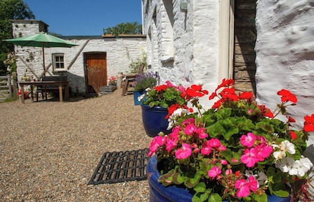 Terrace/patio. Bayvil, Newport - Four Bedroom Cottage, Sleeps 8