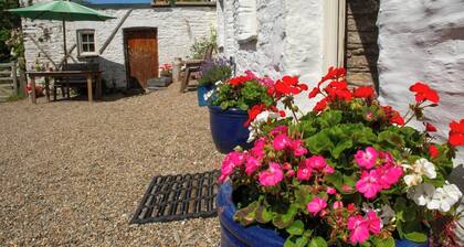Bayvil, Newport - Four Bedroom Cottage, Sleeps 8