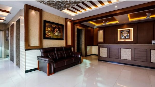 32-inch LED TV with cable channels - HOTEL PIONEER PARADISE (Nagercoil)