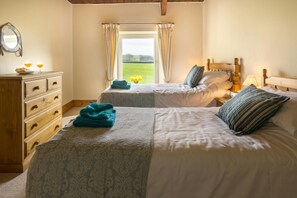 5 bedrooms, free WiFi, bed sheets - Brynonnen, New Quay - Four Bedroom Cottage, Sleeps 8 (Nanternis)