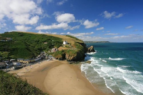 2 Castle Hall, Llangrannog