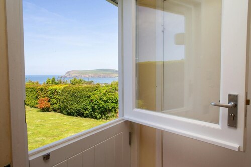 Cluaran, Newport - Three Bedroom Cottage, Sleeps 7