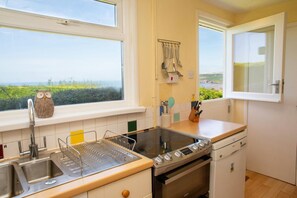 Fridge, microwave, dishwasher, toaster - Cluaran, Newport - Three Bedroom Cottage, Sleeps 7 (Newport)