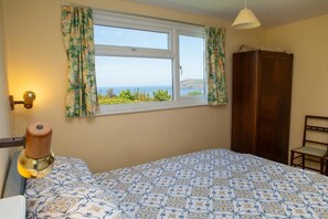 3 bedrooms, free WiFi, bed sheets - Cluaran, Newport - Three Bedroom Cottage, Sleeps 7 (Newport)