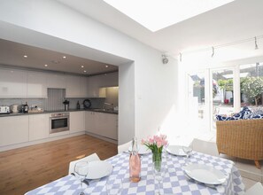 Refrigerador, microondas, horno y lavavajillas