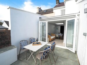 Outdoor dining - Brodawel, New Quay - Three Bedroom Cottage, Sleeps 6 (New Quay)