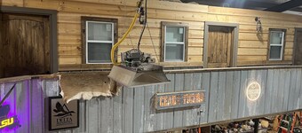 Luxurious lodge located on 640 acre ranch. Perfect solar eclipse viewing