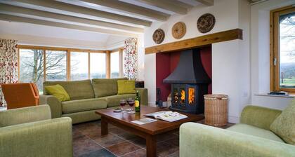 Bryn Isaf, Tregaron - Two Bedroom Cottage, Sleeps 5