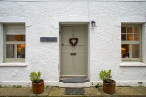 Exterior detail - Bronmor, Newport - Three Bedroom Cottage, Sleeps 6 (Newport)