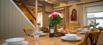 Bronmor, Newport - Three Bedroom Cottage, Sleeps 6