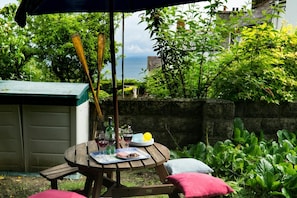 Outdoor dining - Ellesmere, New Quay - Three Bedroom Cottage, Sleeps 5 (New Quay)