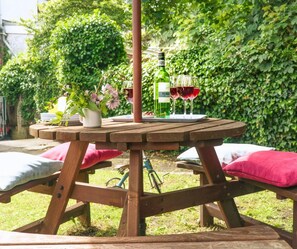 Outdoor dining - Ellesmere, New Quay - Three Bedroom Cottage, Sleeps 5 (New Quay)