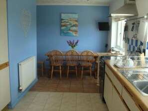 Dining - Caerhafod, Llangrannog (Llwyndafydd)