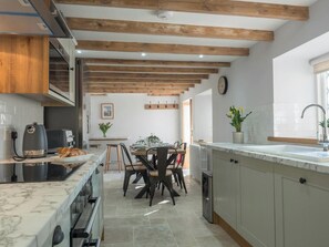 Réfrigérateur, micro-ondes, four, lave-vaisselle