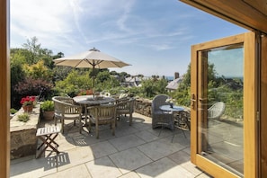 Outdoor dining - Castle Reach, Newport (Newport)