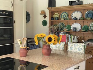 Réfrigérateur, lave-vaisselle, chaise haute