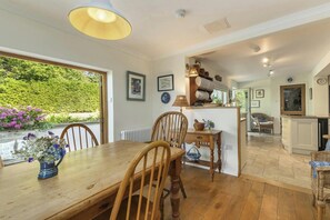 Dining - Castle Reach, Newport (Newport)