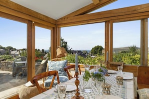 Dining - Castle Reach, Newport (Newport)