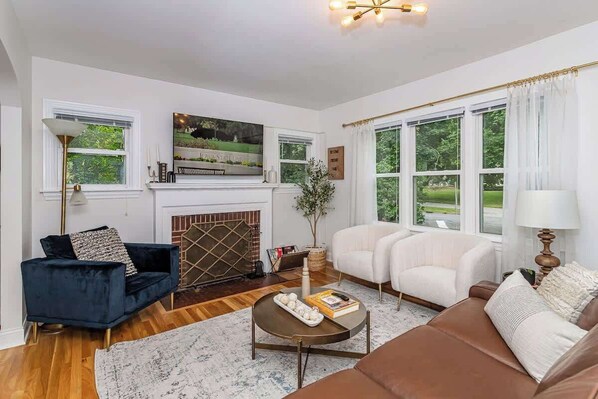 TV, fireplace, offices