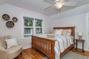 3 slaapkamers, een strijkplank/strijkijzer, wifi, beddengoed