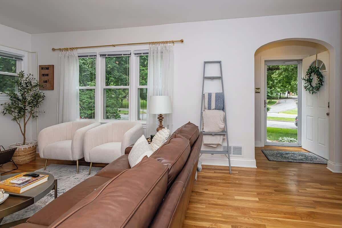 TV, fireplace, offices