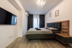 Premium Apartment | 1 bedroom, blackout drapes, iron/ironing board, free cribs/infant beds