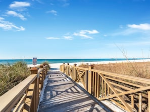 Una spiaggia nelle vicinanze