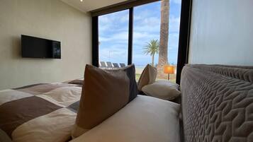 3 slaapkamers, een bureau, een strijkplank/strijkijzer, reisbedje