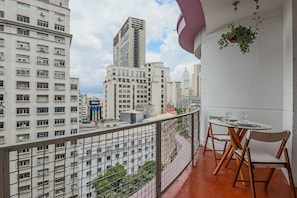 Apartment | Outdoor dining
