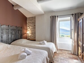 2 bedrooms, travel crib, WiFi, bed sheets
