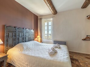 2 bedrooms, travel cot, WiFi, bed sheets - Le Chef d'Escadron (Cadenet)