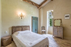 5 dormitorios, tabla de planchar con plancha, wifi y ropa de cama