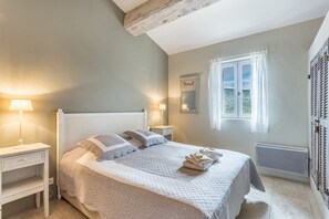 4 Schlafzimmer, Bügeleisen/Bügelbrett, Reisekinderbett, WLAN