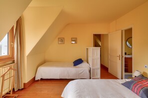 5 bedrooms, free WiFi - 700m beach- sauna+ hammam- house for 12 (Penmarch)