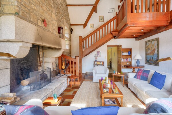 TV - 700m beach- sauna+ hammam- house for 12 (Penmarch)