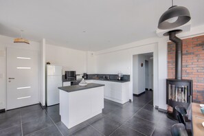 Réfrigérateur, micro-ondes, four, lave-vaisselle