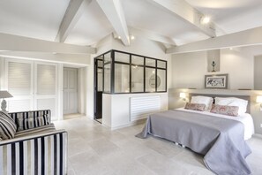 5 Schlafzimmer, Bügeleisen/Bügelbrett, Reisekinderbett, WLAN