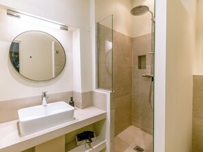 تجهيزات دش، مجففات شعر، مناشف