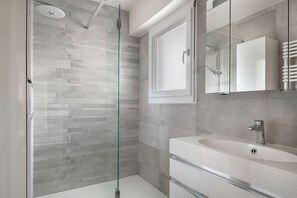 Douche, séchoir à cheveux