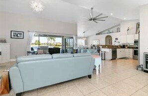 Smart TV - Pickleball Paradise (Cape Coral)