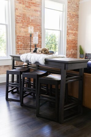 Unclassified image, 4 of 21, button