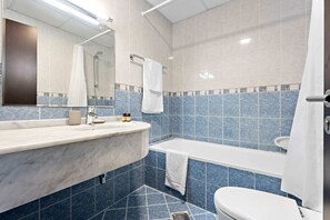 Elite Apartment, Balcony, City View | Bathroom - Silkhaus Uniestate Sports Tower - DSC (Dubai)